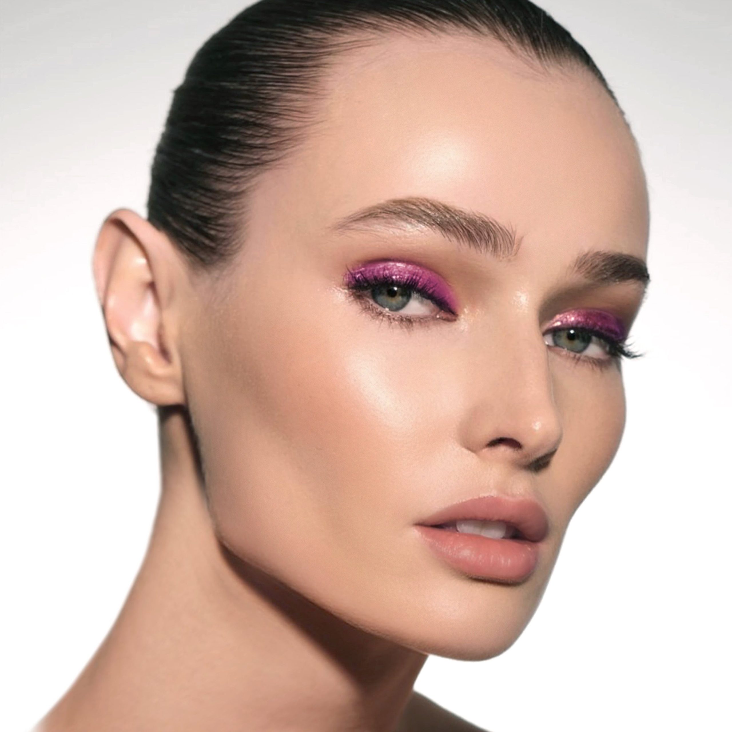 20230215_pmg_face_bronzer_edit_anastasia_alex_look1_1x1_db7f5972-0a5d-4007-9f6e-bcc111e4634c.jpg